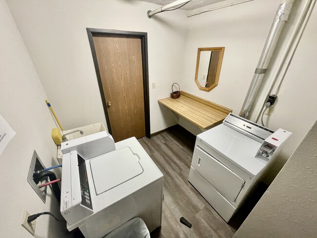 Photo - 321 W Bert St Unit 1