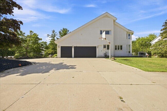 6122 Trailwood Ln