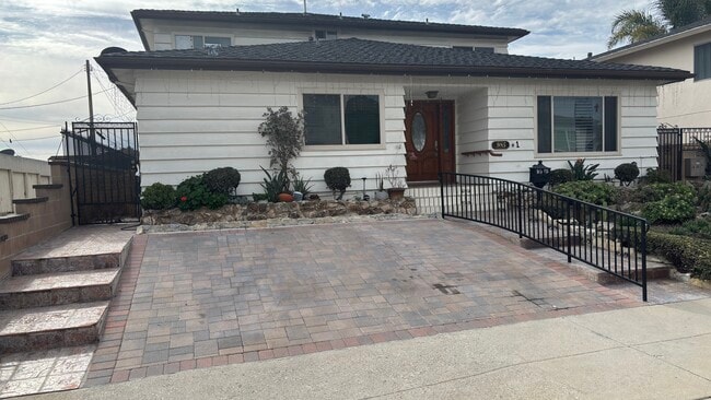 Photo - 985 W 9th St Unidad 1