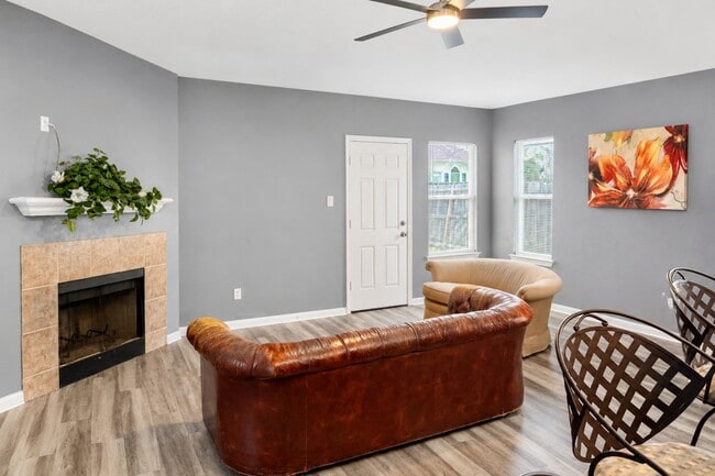 Photo - 2403 Orchard Run Way