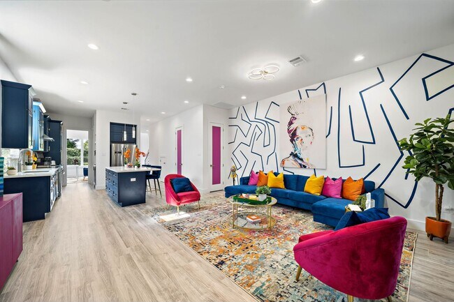 Photo - 207 E 38th St