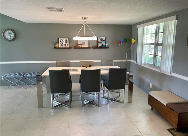 Diningroo - 802 Cypress Blvd Unit 105B