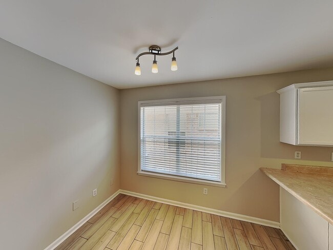 Photo - 1253 Travers Ln