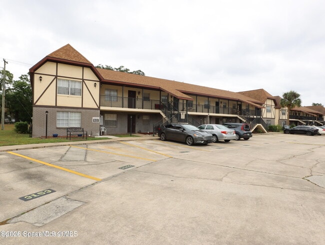 Photo - 3147 Sir Hamilton Cir Unit 10