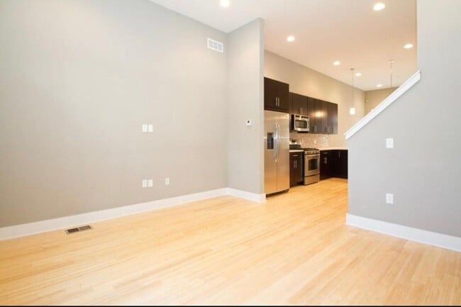 Cocina (Vista desde la sala de estar) - 919 N 5th St Unidad 17