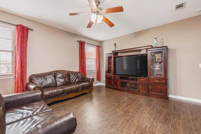 Photo - 414 Peoria Blvd