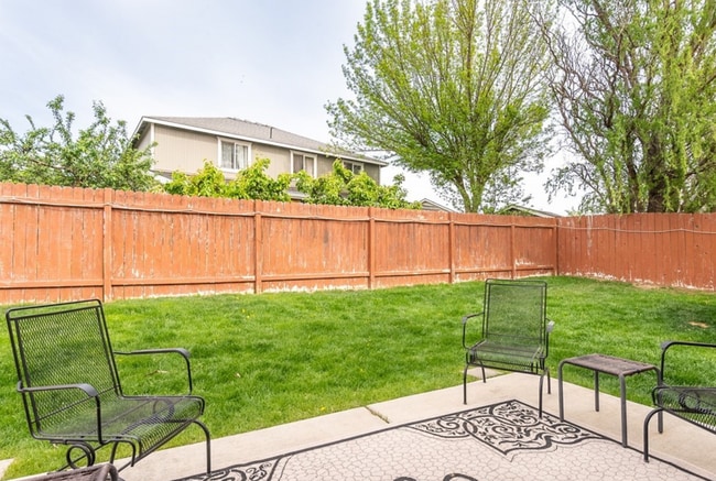 Photo - Large 4 Bedroom 2.5 Bathroom Pet Friendly ...