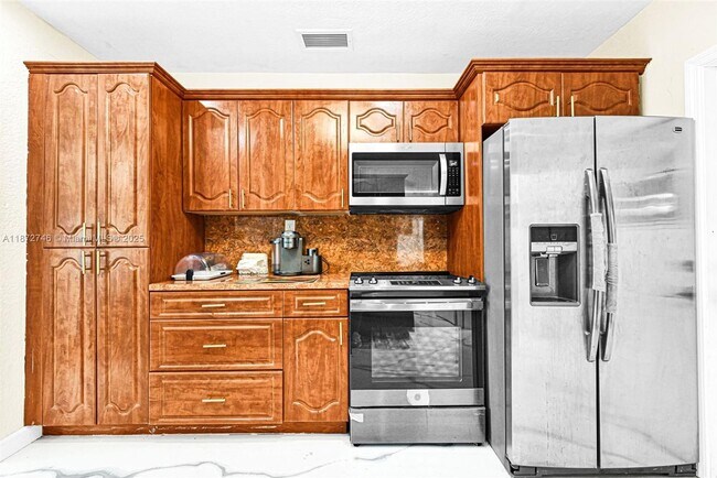 Photo - 6840 SW 26th Ct