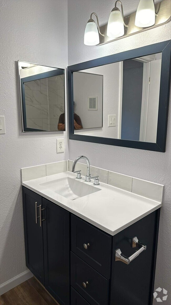 Building Photo - 9700 Leawood Blvd Unit 1404 Rental