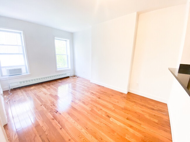 Building Photo - 1352 Herkimer St Unit #1 Rental