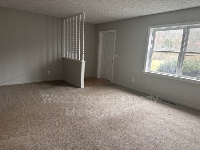 Photo - 184 Wyndale Dr