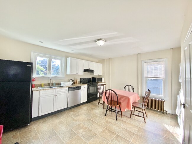 842 Bloom Rd
