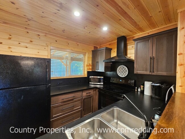 Photo - Country Living with 4 Bedrooms plus an Office!