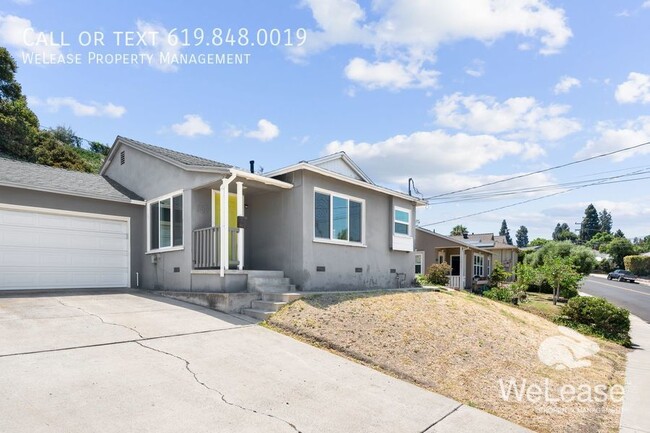 Charming 2 Bed 1 Bath Home with Backyard! - Charming 2 Bed 1 Bath Home with Backyard!