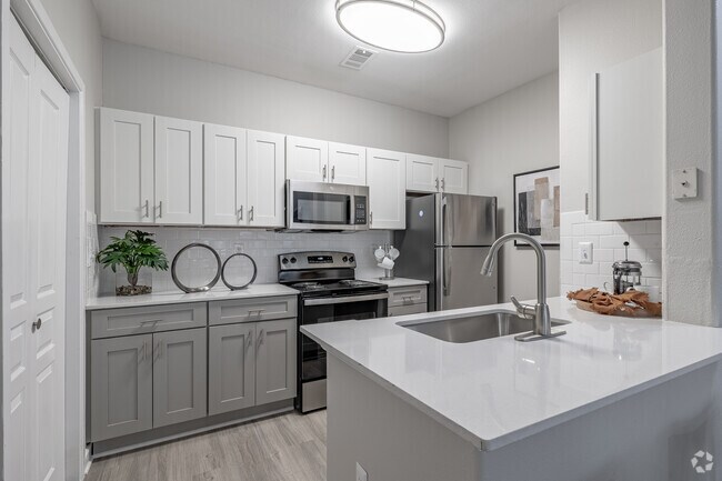 1BR, 1BA - 765 SF