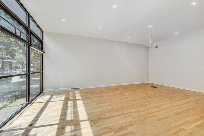 Photo - 1642 W Bryn Mawr Ave