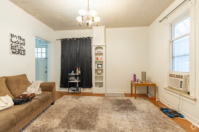 1BR, 1BA - 650SF - #2 - Dining/Living Room