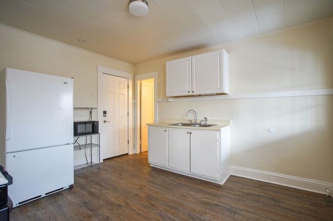 Photo - 70 Maple St Unit 3LR