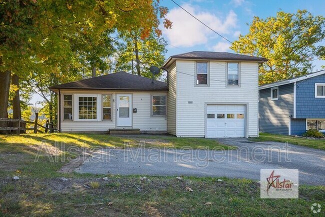 Building Photo - 8958 Woodridge Ln Rental