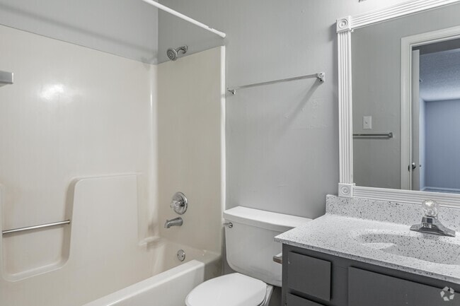 2BR, 2BA - 1,000 SF