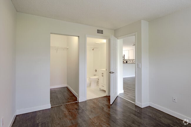 2BR, 2BA - 950SF - Primary Bedroom