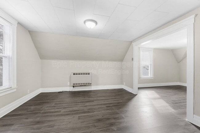 Photo - 332 Goddard Rd