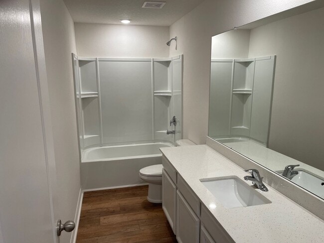 Photo - Like new 5/3/2 with screened in porch and much more...