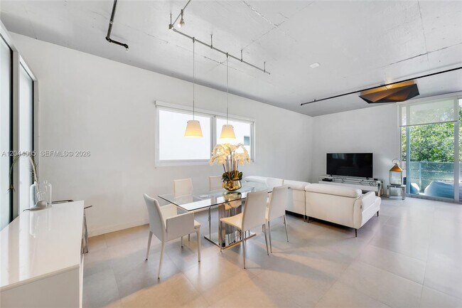 Photo - 1700 Meridian Ave Unit 310