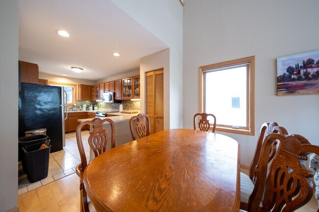 Photo - 3011 Lake Shore Dr