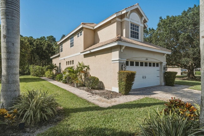 609 SW St Thomas Cove