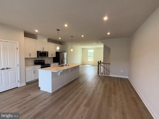 9193 Edenderry Dr