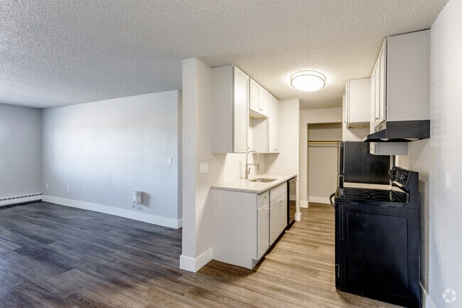 2BR, 1BA - 906SF