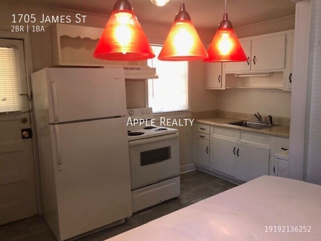 Photo - 1705 James St