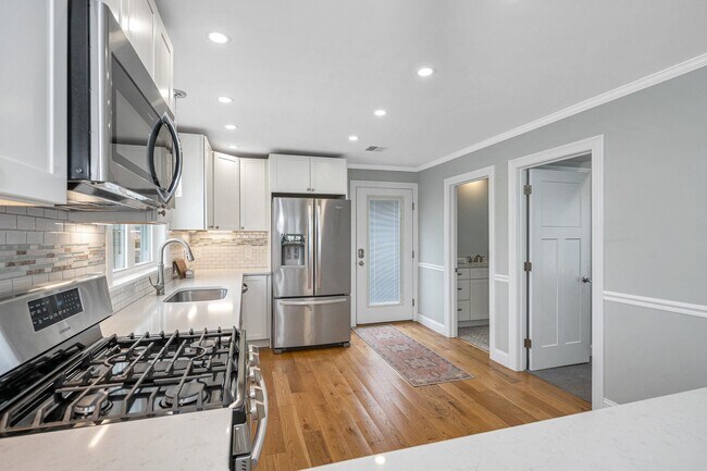 Photo - 352 Portsmouth Ave