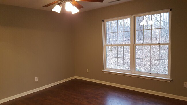 Photo - 3 bed, 2 bath Home with GARAGE!