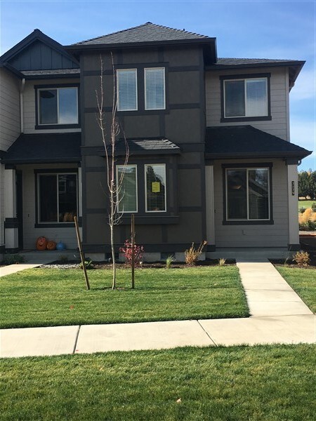 Building Photo - Parkland Townhome in SW Redmond