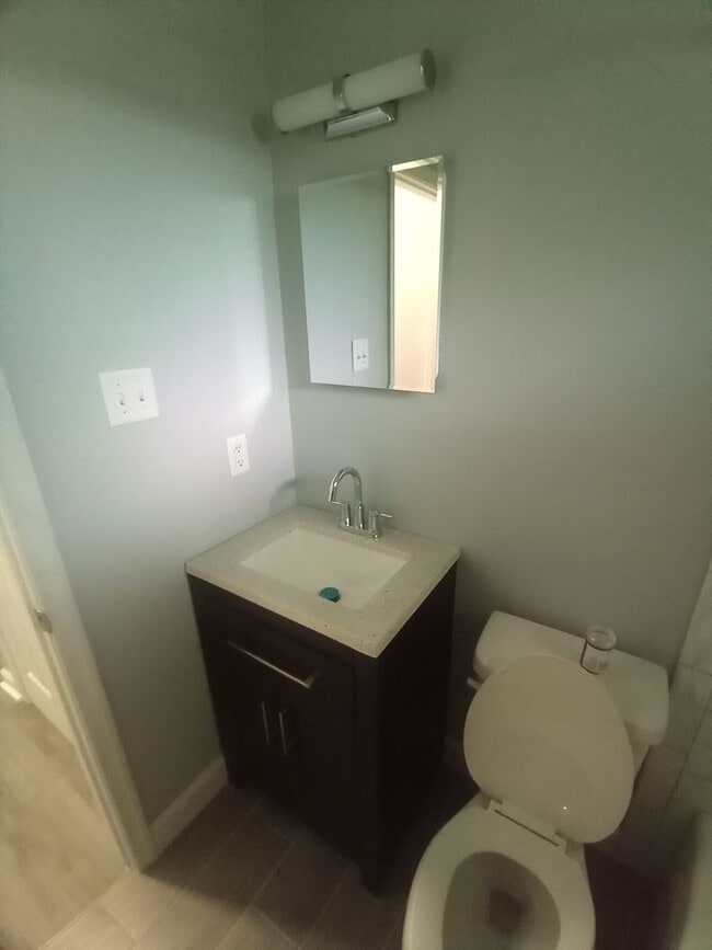 Photo - 223 Woodview Ave Unidad B