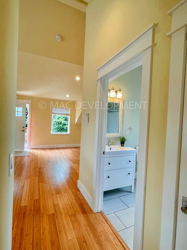 Photo - 9105 NE Sacramento St Unit SAC B