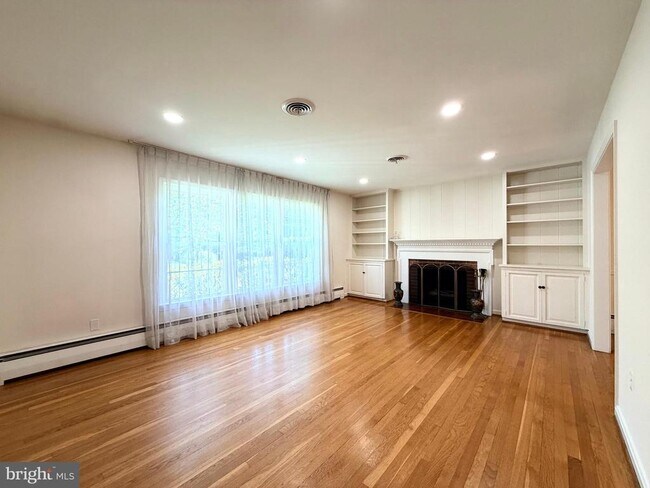 Photo - 7529 Cayuga Ave