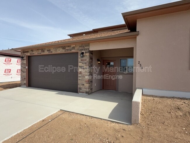 Photo - 250 Sasha St