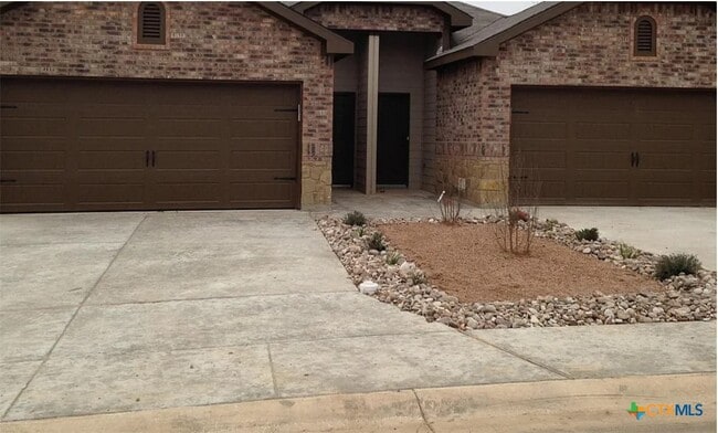 Building Photo - 1055 Carolyn Cove