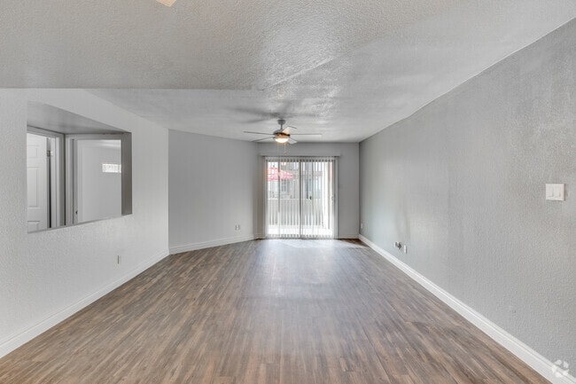 2BR, 2BA - 984SF - Living Room
