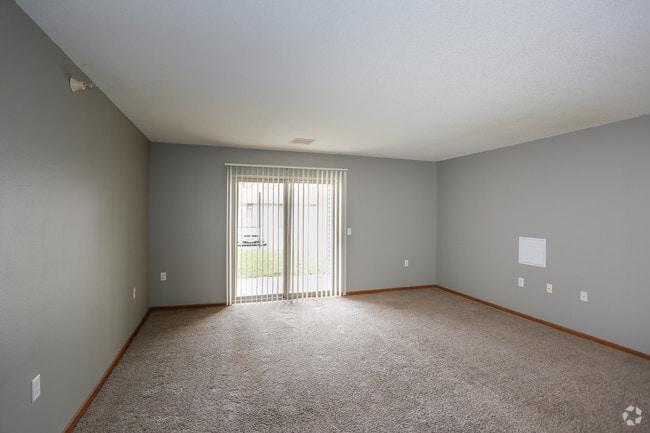 1BR, 1BA - 920 SF