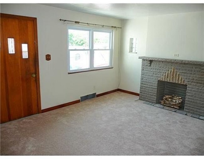 Photo - 310 Onyx Ave