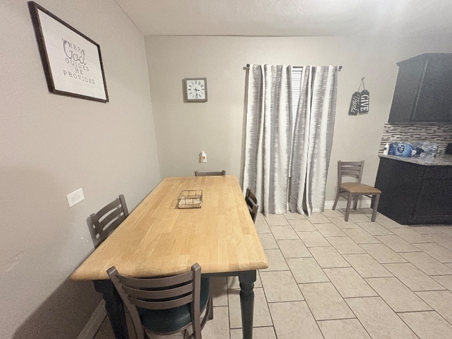 Photo - 1211 W 3rd St