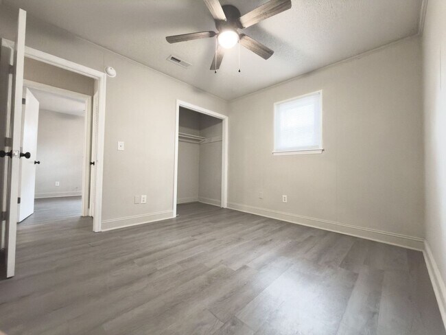 Photo - 836 White Oak Dr Unit B