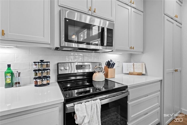 Building Photo - 5 Blandford Ln