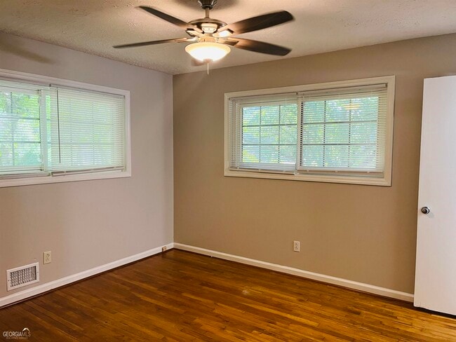 Photo - 340 Bates Ave