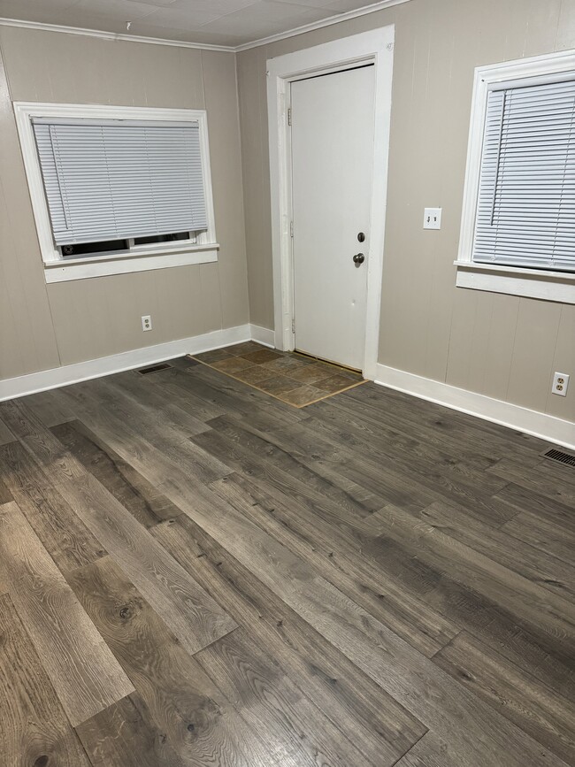 Photo - 672 N Jefferson St