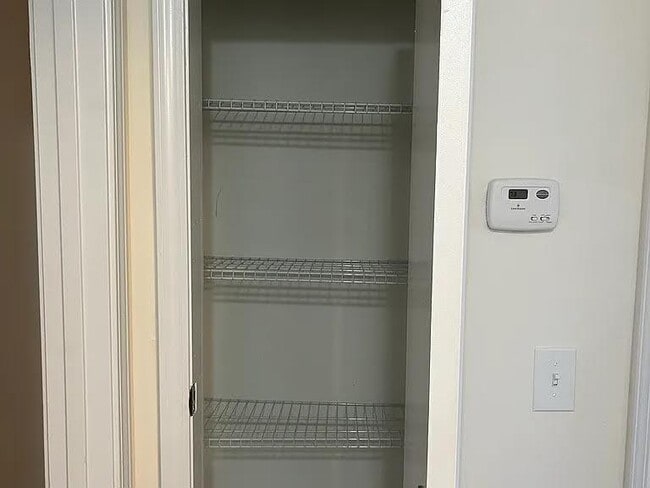 Photo - 320 Camfield Ct SW